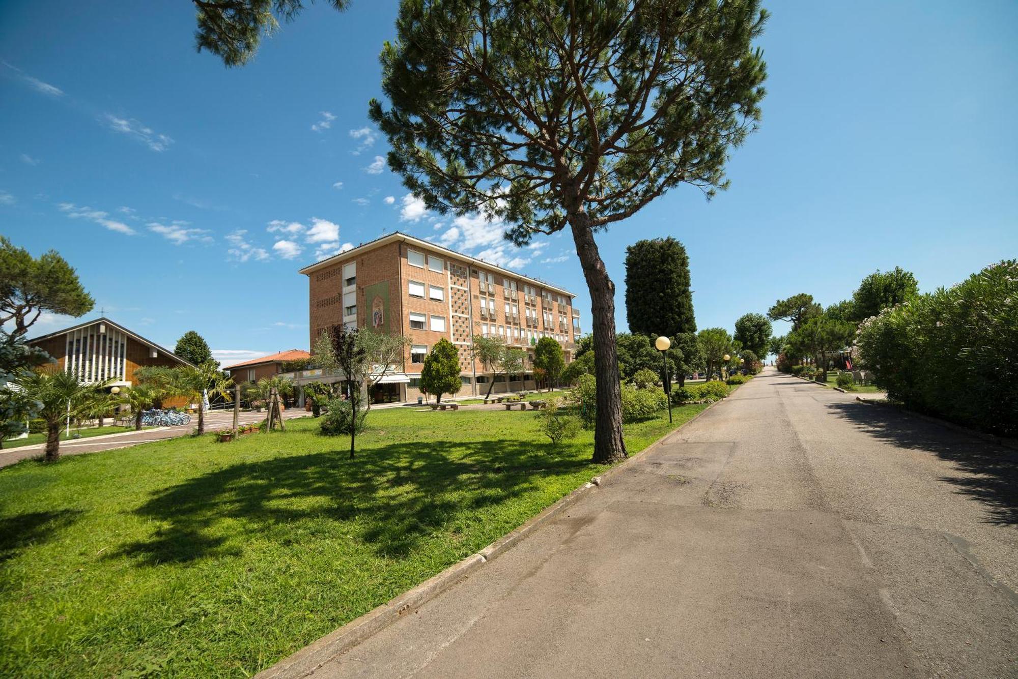 Hotel Centro Vacanze Opera Nascimbeni 2*