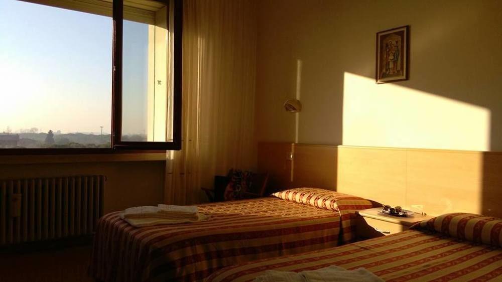 Centro Vacanze Opera Nascimbeni Hotel 2*